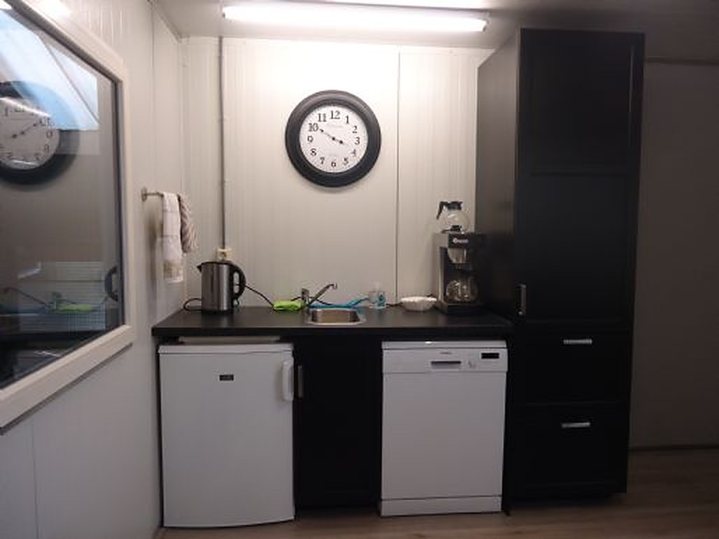 Kitchenette bij de vergaderruimte